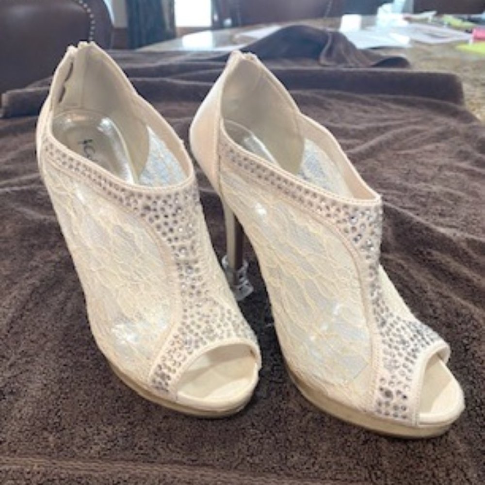 Coloriffics Bridal Heels, Size 7.5M, Ivory Lace